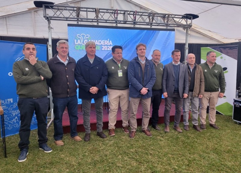 Importantes personalidades en la inauguraci�n de �La Ganader�a que Viene�